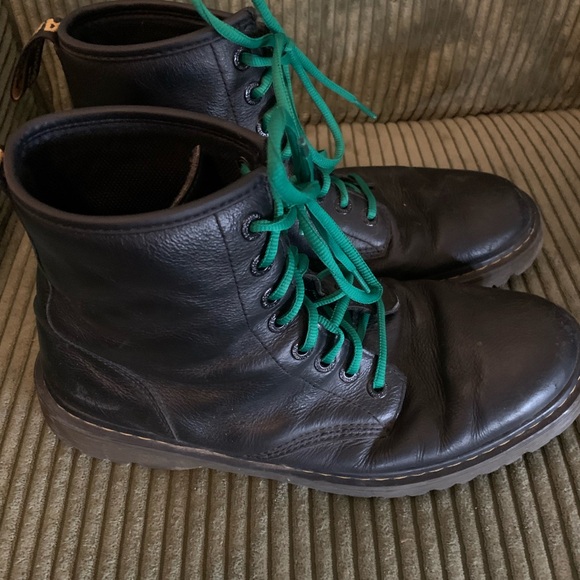 Doc Martens Awley Airwave Boots with Green Laces - Picture 3 of 6